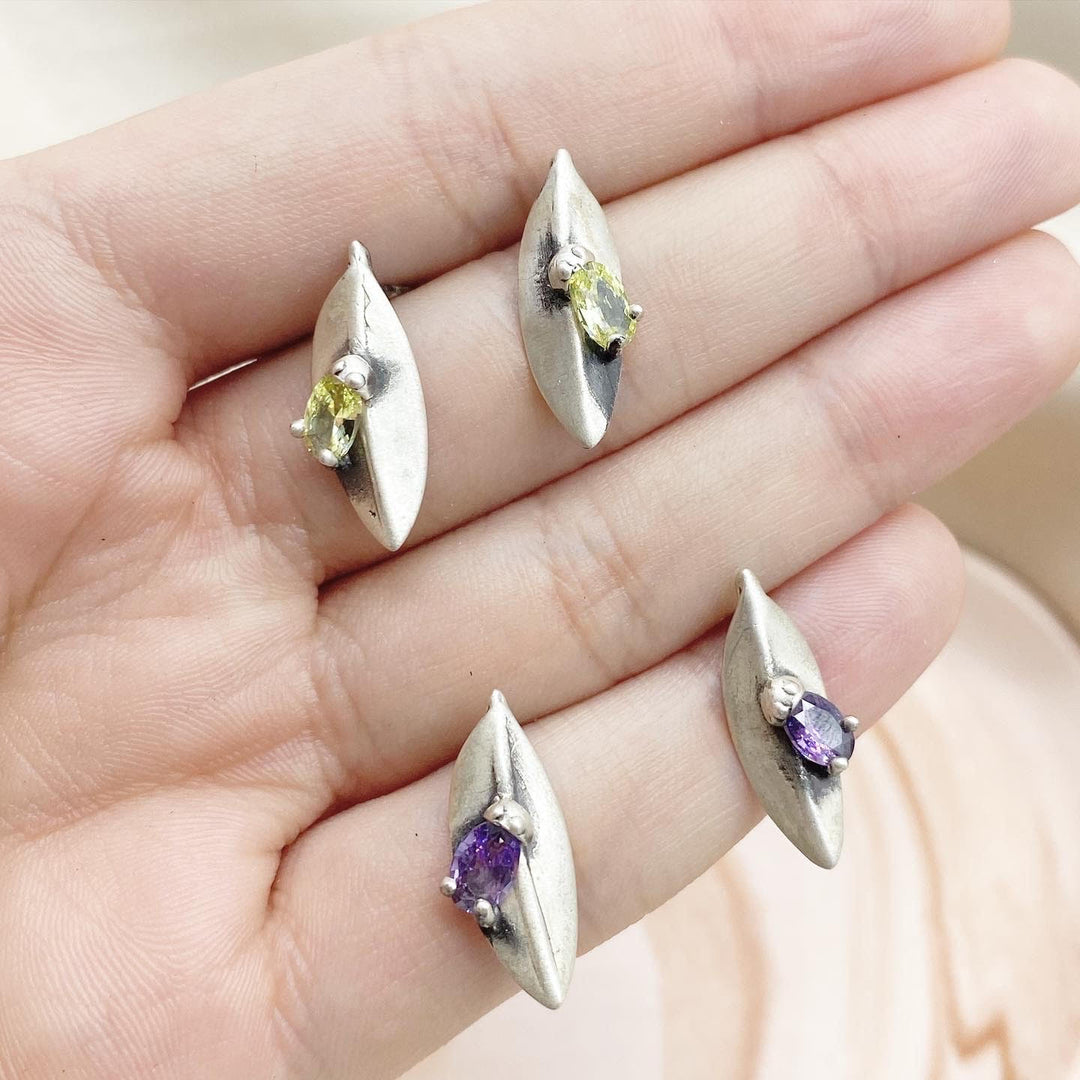 Aretes de hojas «Plata 925 con acabado antiguo + Amatista o Peridoto»