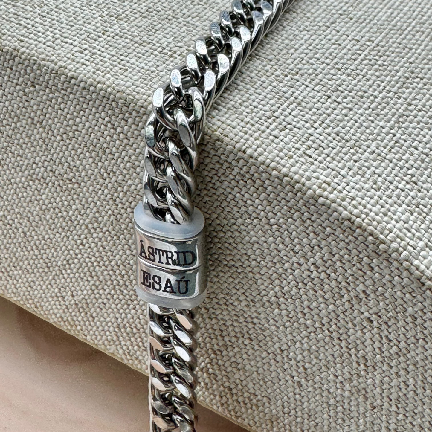 PULSERA CON AROS PERSONALIZADOS