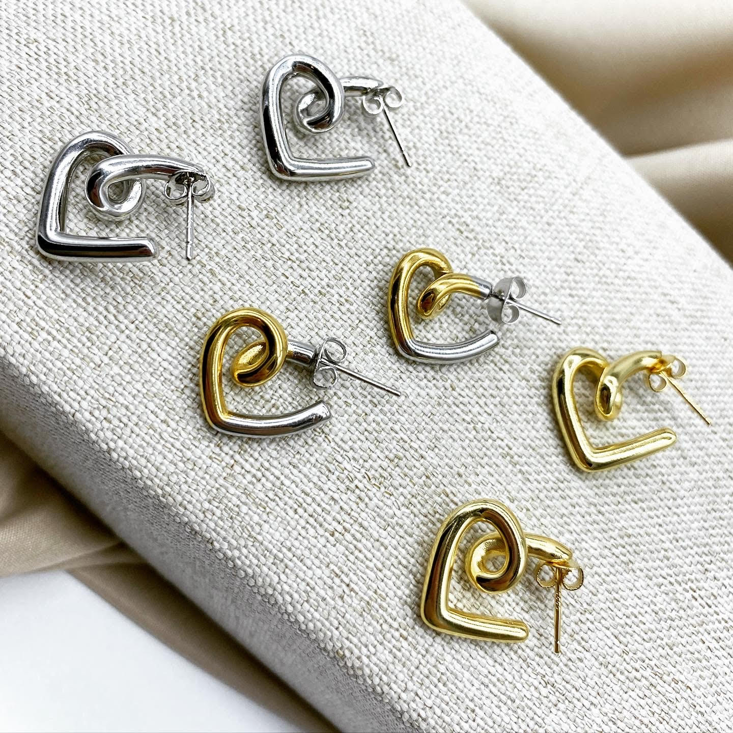 Aretes de corazón abstracto