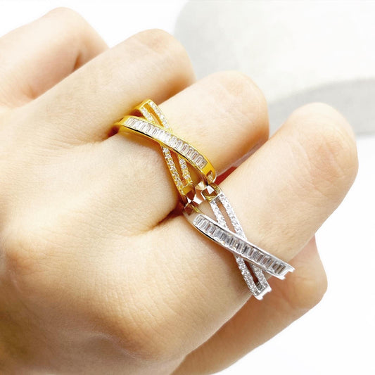 Anillo de circonias